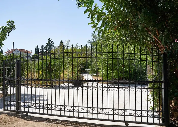 In Mit Garten Und Terrasse By Interhome Mourátagas